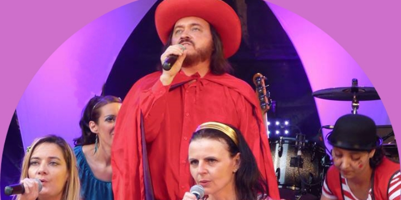 Pierre Coppik, Chanteur Chanteur en représentation à Pas de Calais - photo de couverture n° 1