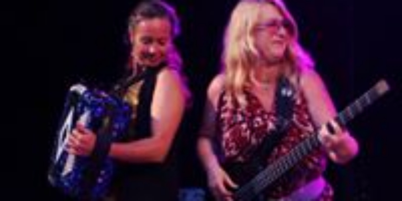 Les Poulettes, Groupe de Musique Pop en représentation à Bouches du Rhône - photo de couverture n° 3