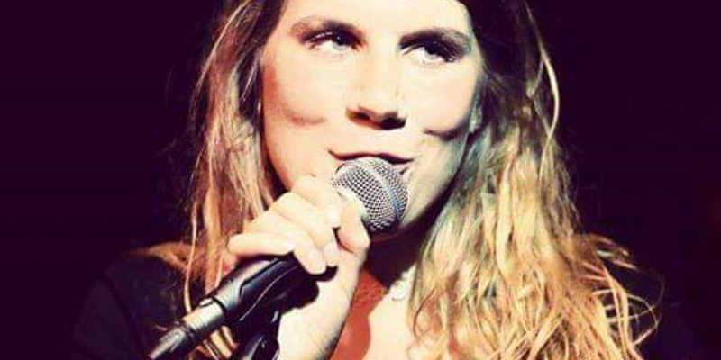 Mélissa Forton , Chanteur Chanteur en représentation à Paris - photo de couverture