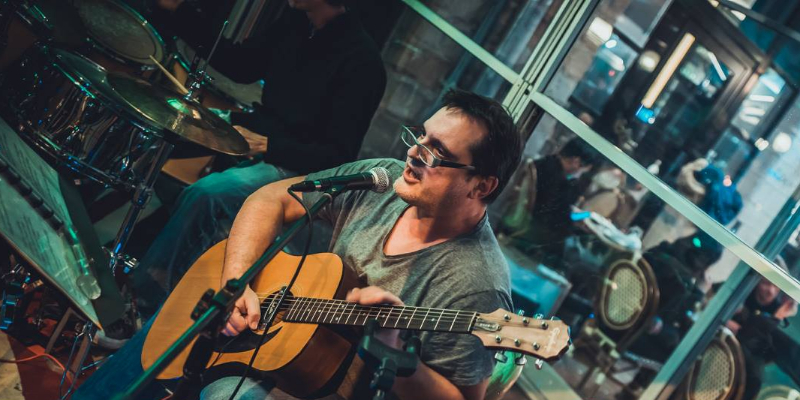 Just 3 of us, Chanteur Chanteur en représentation à Nord - photo de couverture n° 3