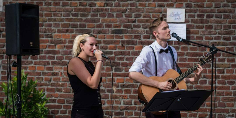 Yaelie Town - Duo, Chanteur Chanteur en représentation à Nord - photo de couverture n° 2