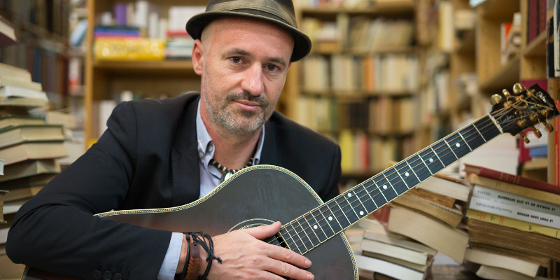 Rico Brinx, Chanteur Folk en représentation à Paris - photo de couverture n° 2
