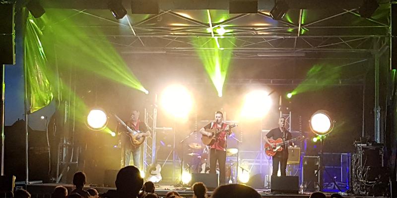 Fily Gaetan, Groupe de Musique Rock en représentation à Finistère - photo de couverture