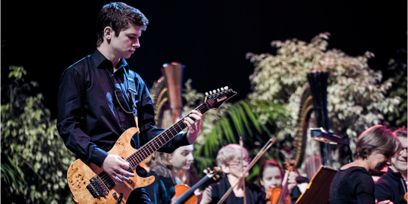 Théo CHANOINE, Groupe de Musique Guitariste en représentation à Savoie - photo de couverture n° 3