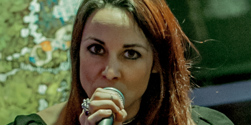 Isabelle Sabatier , Chanteur Chanteur en représentation à Loiret - photo de couverture n° 2