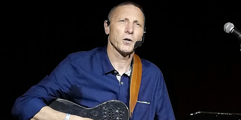 Georges GAVE, Chanteur Chanteur en représentation à Nord - photo de couverture