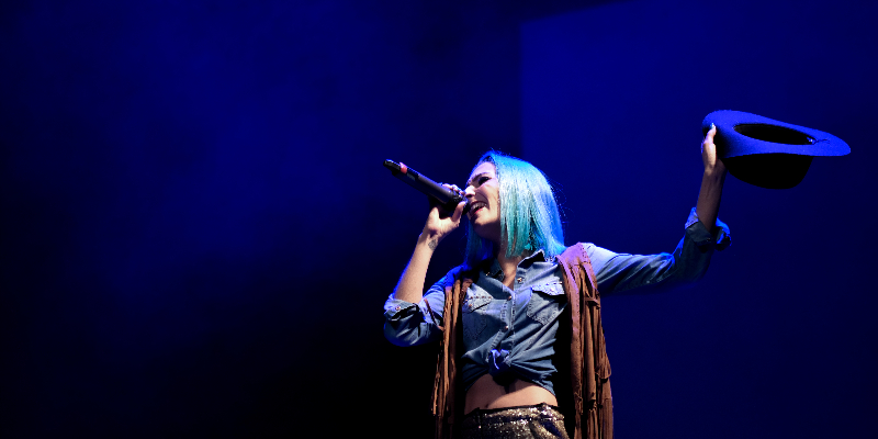 Céline, Chanteur Chanteur en représentation à Saône et Loire - photo de couverture n° 3