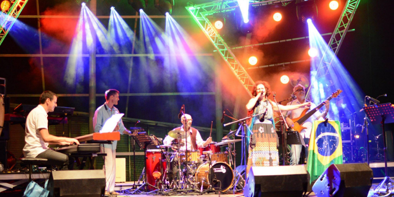 ROSI GARRIDO, Groupe de Musique Brésilienne en représentation à Saint-Martin - photo de couverture n° 2