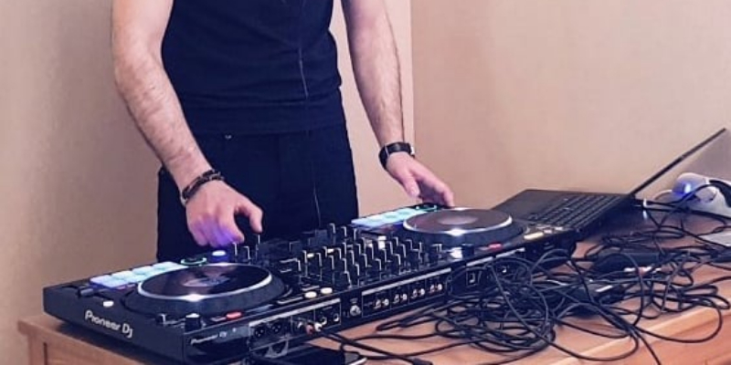 DJ Ameno, Musiciens Électronique en représentation à Hauts de Seine - photo de couverture n° 1