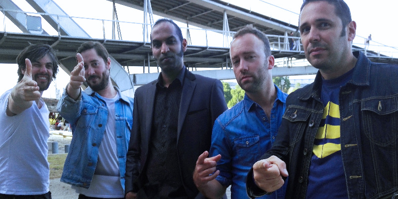 Pondichery Bomb, Groupe de Musique Rock en représentation - photo de couverture