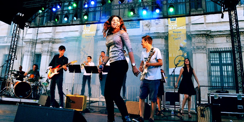 HOLY YOUTH , Groupe de Musique Électronique en représentation - photo de couverture n° 1