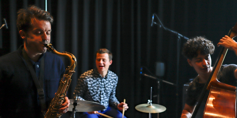 Yamas, Groupe de Musique Jazz en représentation à Paris - photo de couverture n° 1