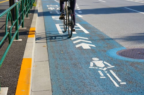 歩行者も自転車も安心して歩ける道にしてほしい