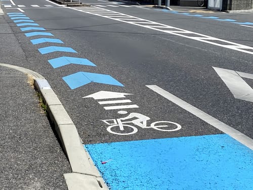 歩行者も自転車も安心して歩ける道にしてほしい