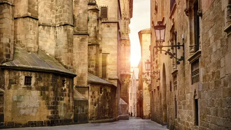 Streets of Barcelona's Barri Gòtic — walking route from the centre