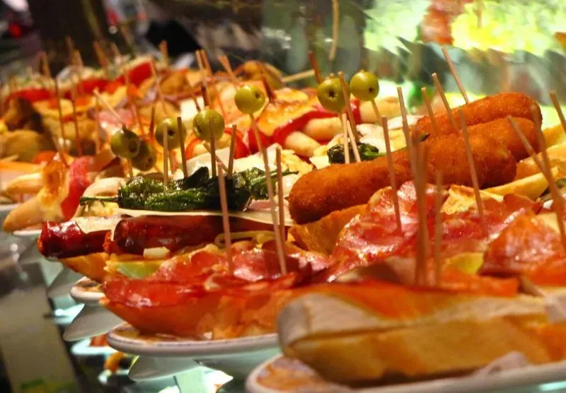 Tapas and vermut in Barcelona — food as part of the layover plan