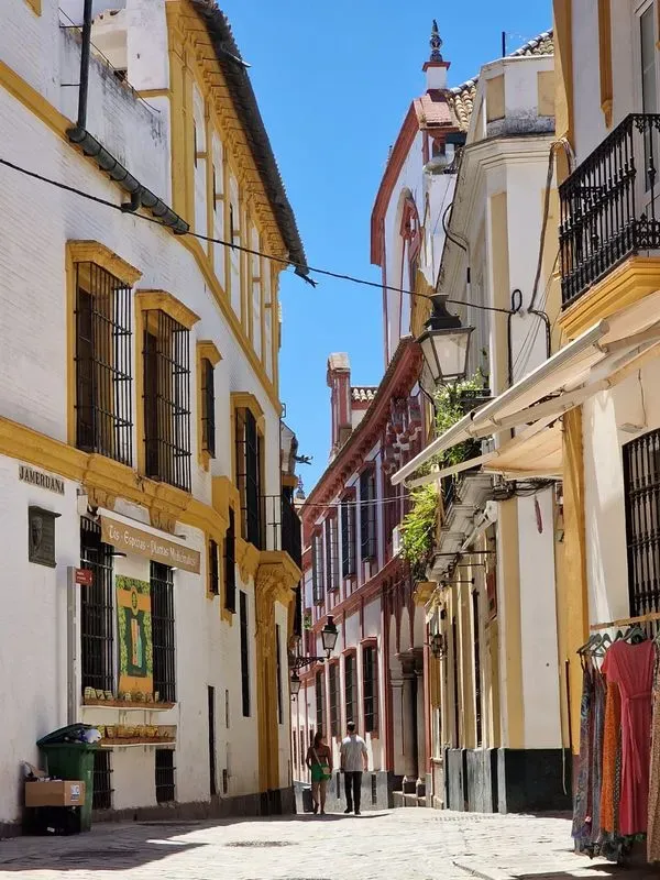 Corners of Seville to discover travelling light