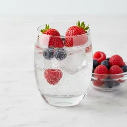 Sparkling Water With Fresh Berries