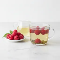 Brewed Green Tea With Fresh Raspberries