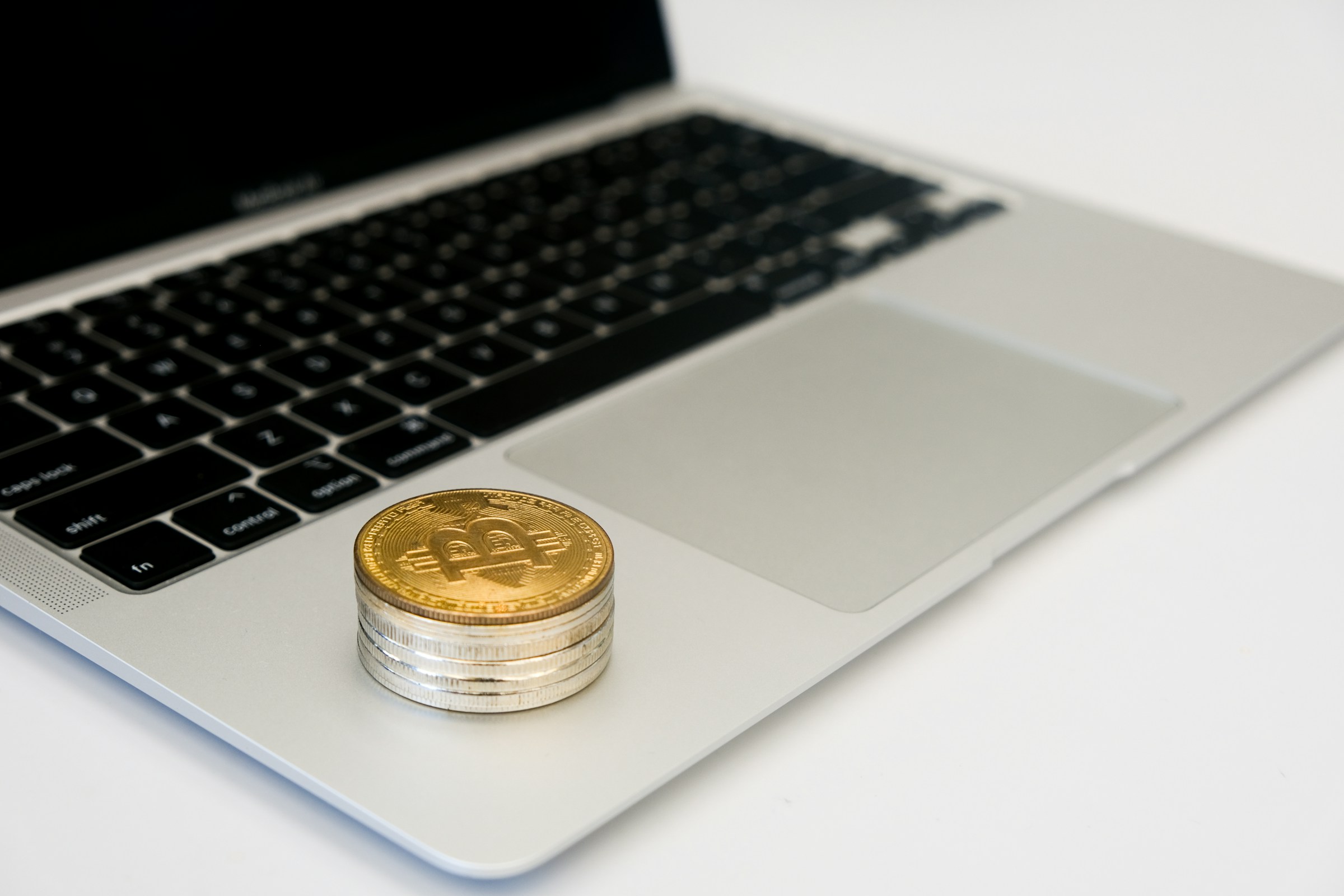 bitcoin on a laptop - bitcoin bull run