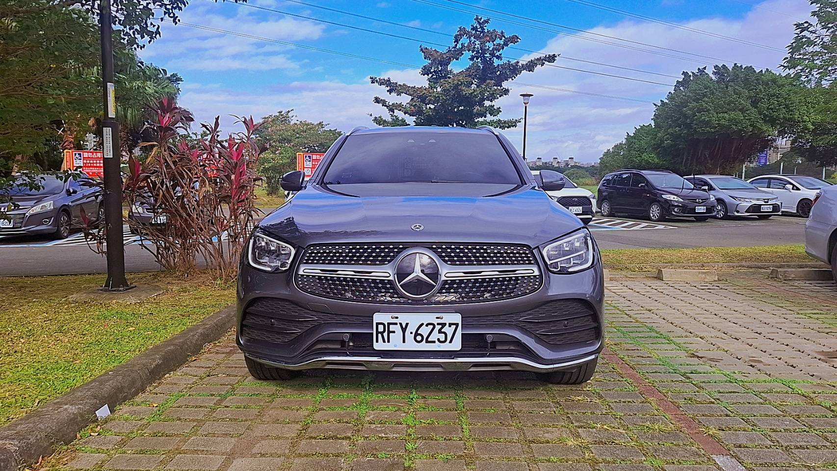 Mercedes-Benz 賓士租車推薦 GLC300 2.0L頂規