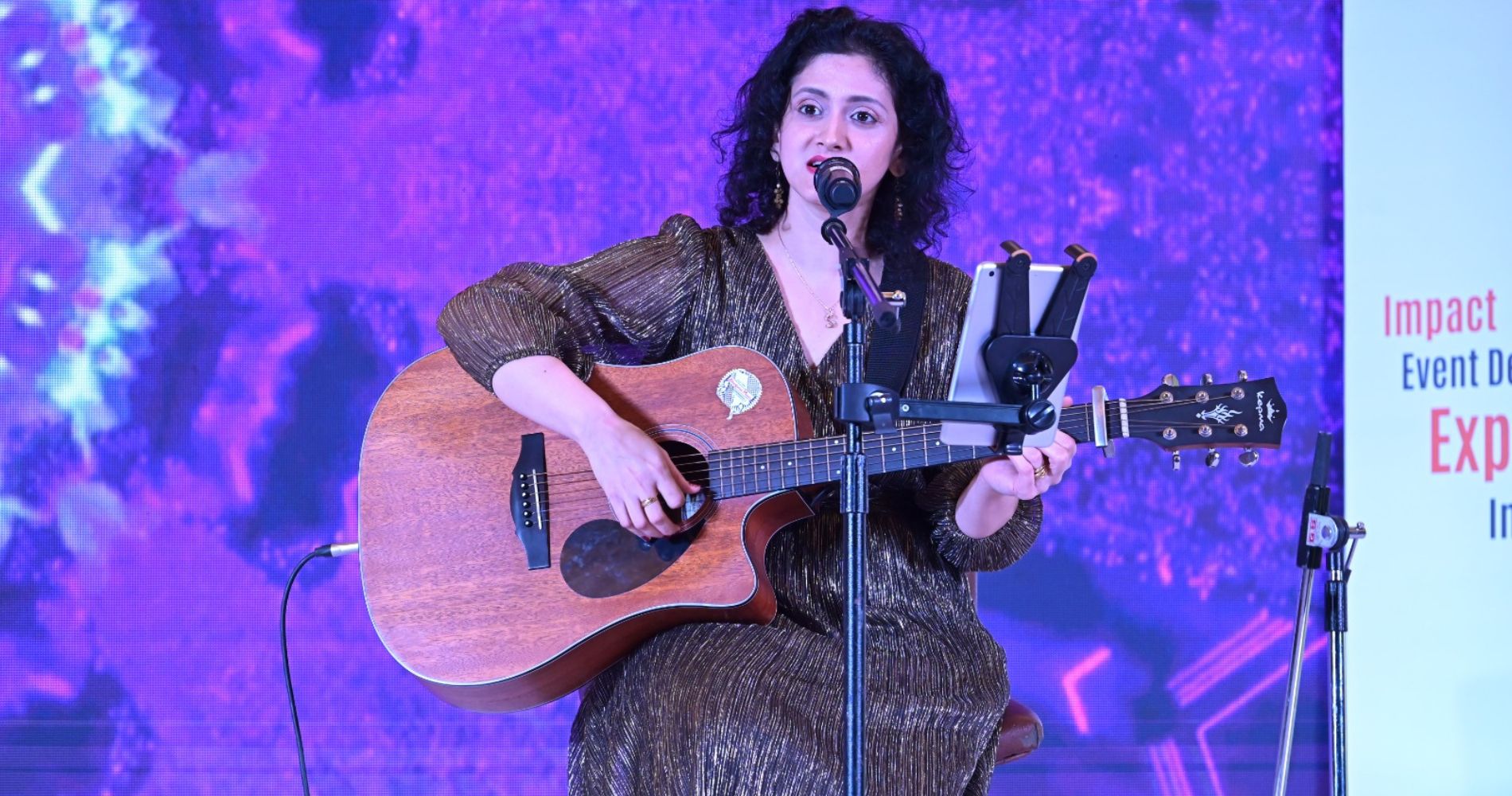 Shubhangi Tewari Mesmerizes Audience At e4m Red Carpet Conference With Soul-Stirring Performance