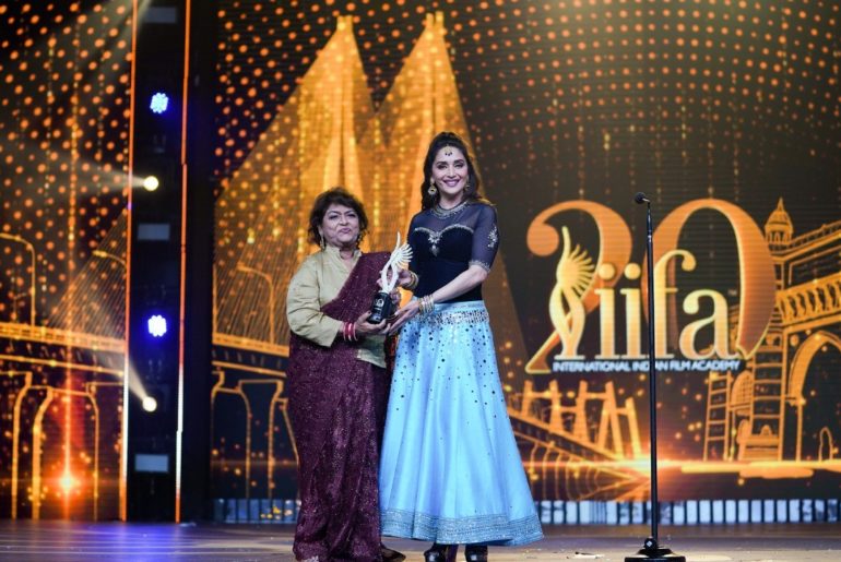 Madhuri Dixit pays tribute to her Mentor Saroj Khan at IIFA Awards 2019