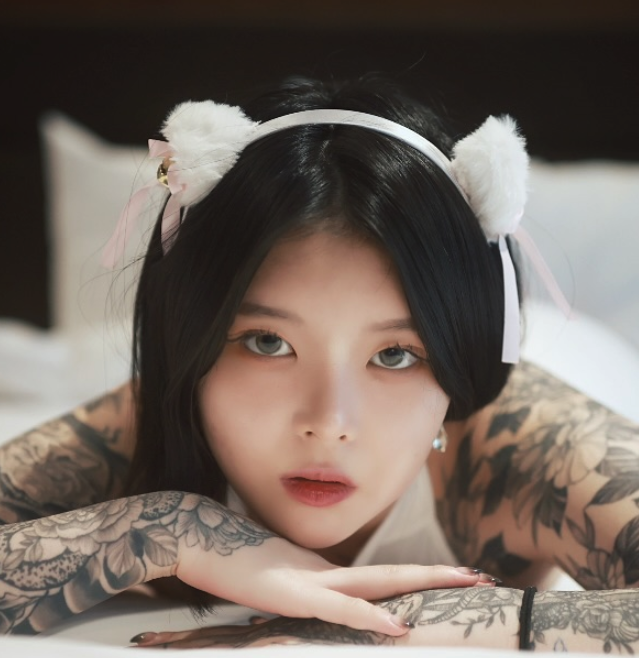 초연
