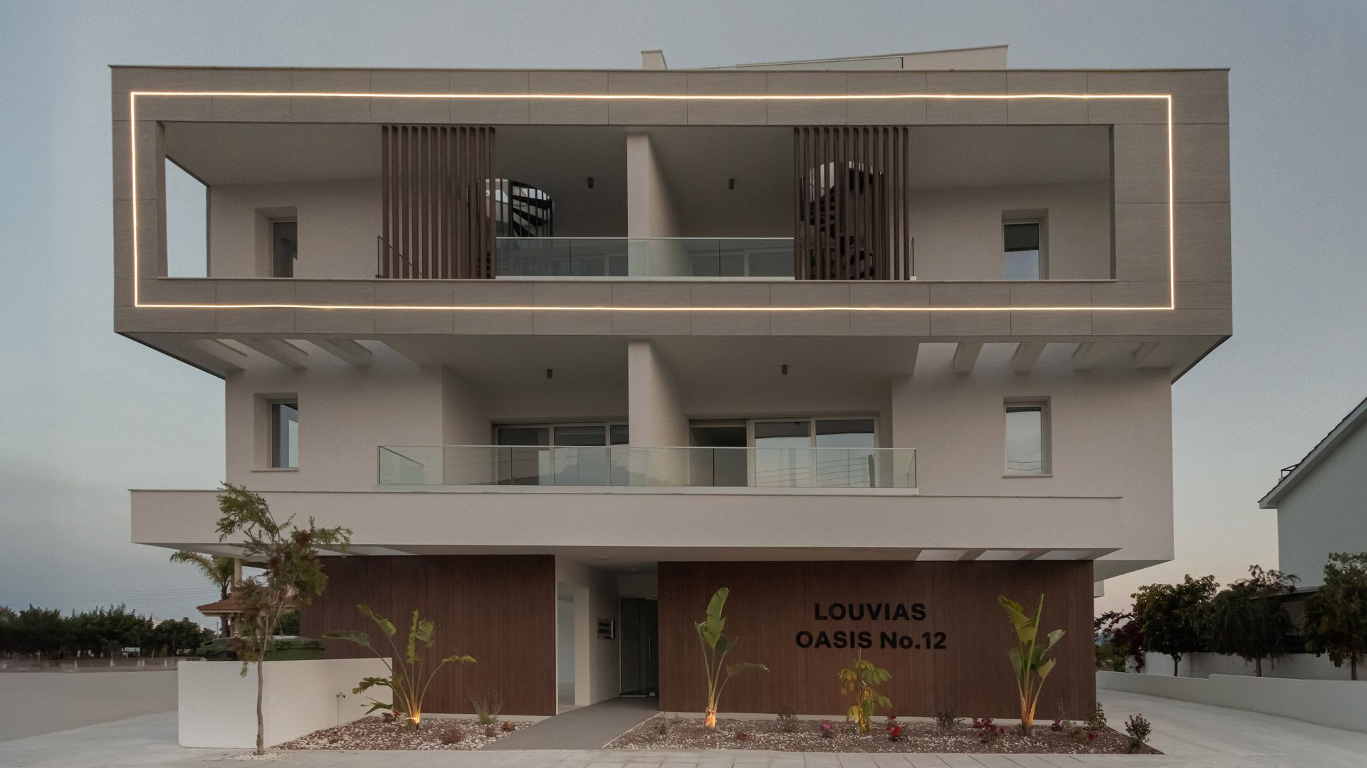 LOUVIAS OASIS No.12