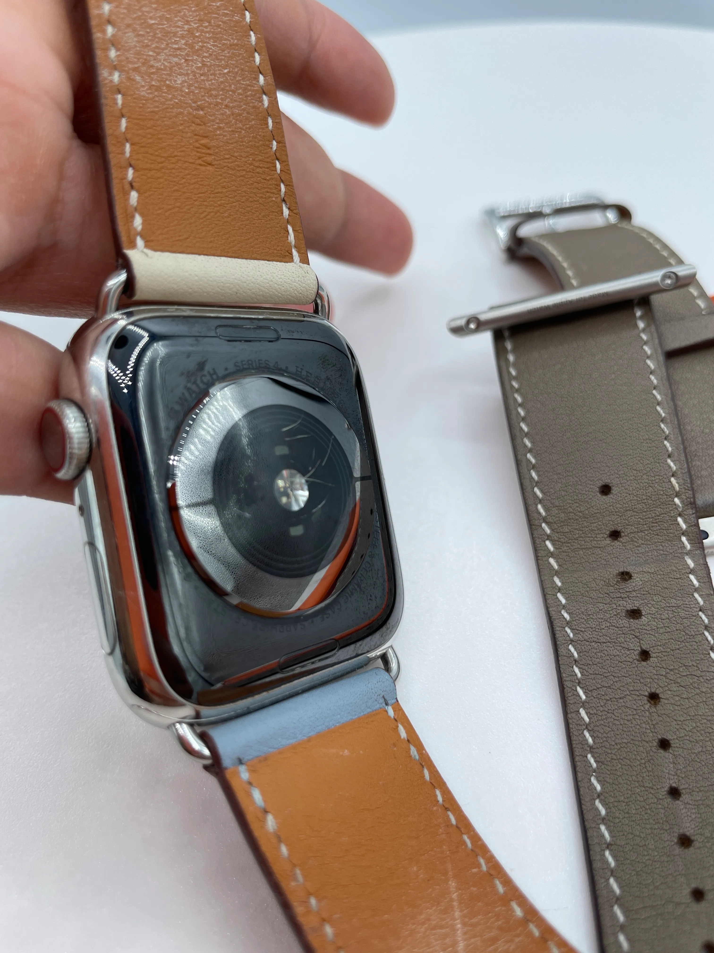Apple Watch (series 4) + Hermes - 44 mm Single Tour media