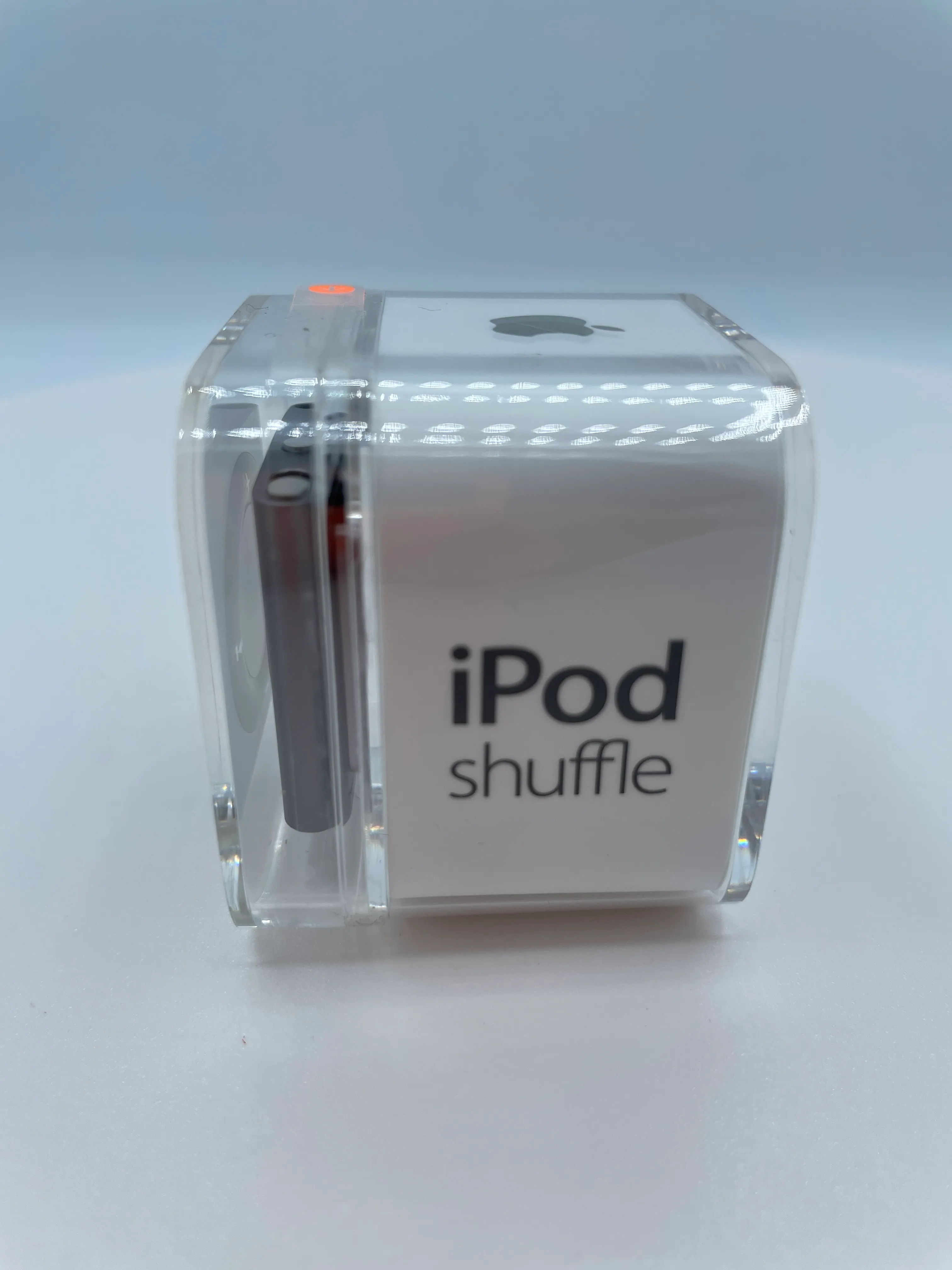 Apple iPod Shuffle (4th Generation - 2 GB) media