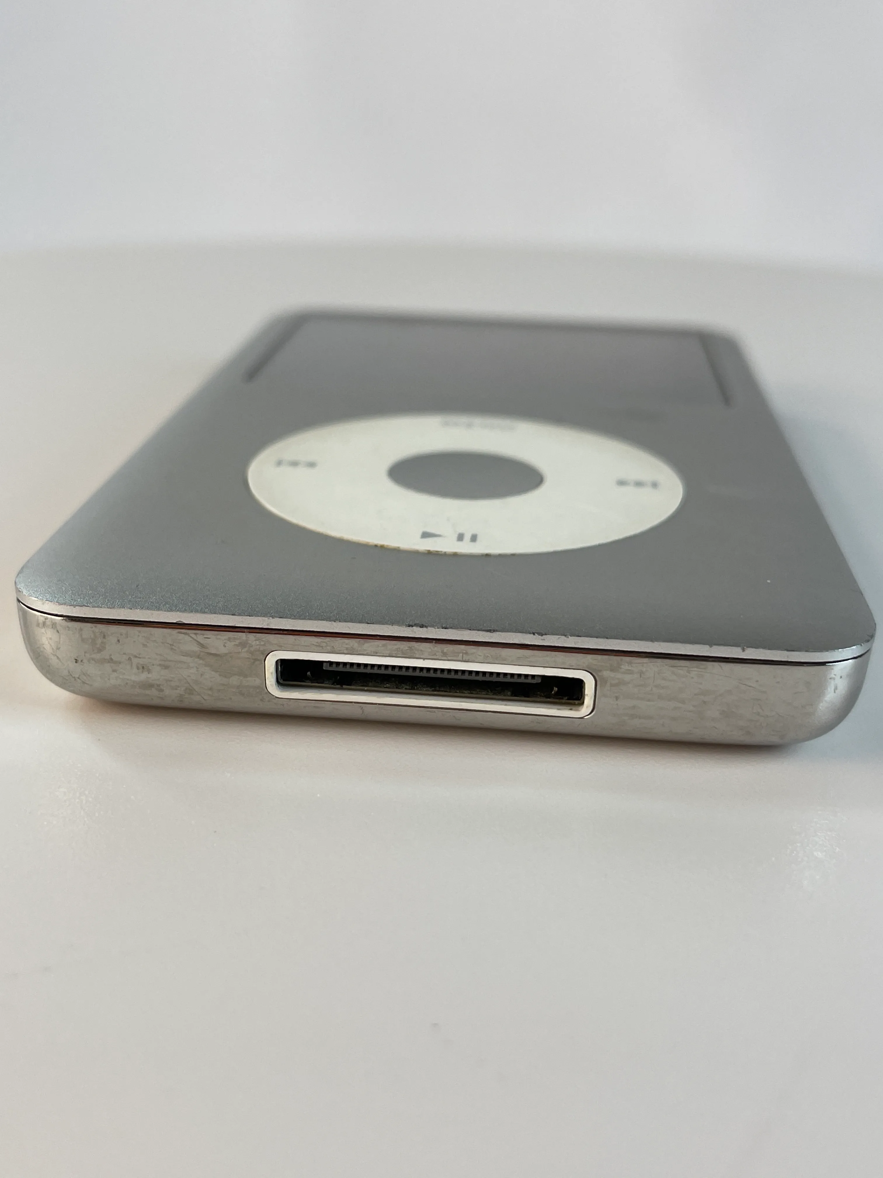 Apple iPod Classic 6th Generation A1238 (Silver - 120 GB) media