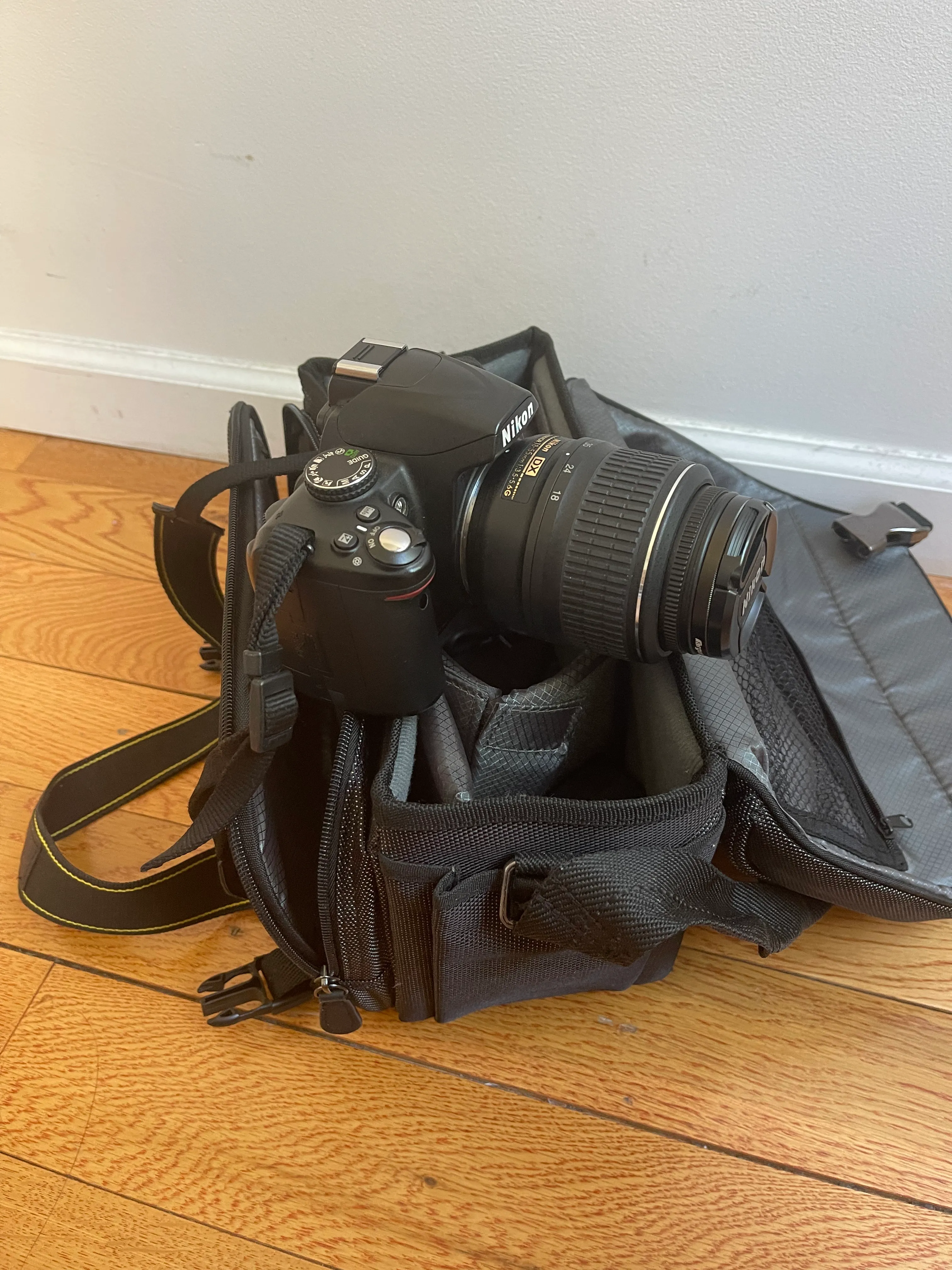 Nikon D3000 DSLR Camera and Accessories, missing battery media