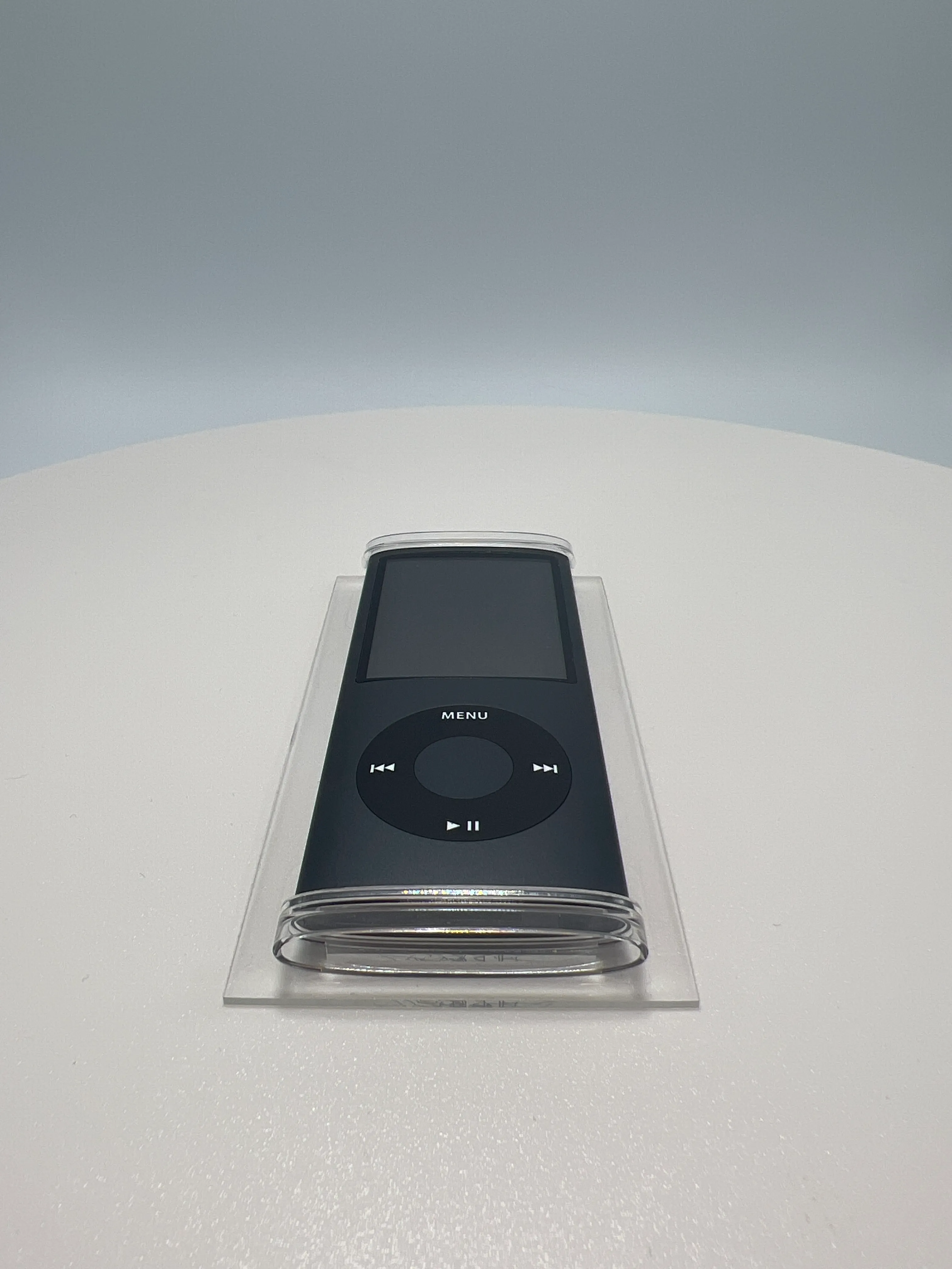 Apple iPod Nano ( 4th Generation - 8 GB) media