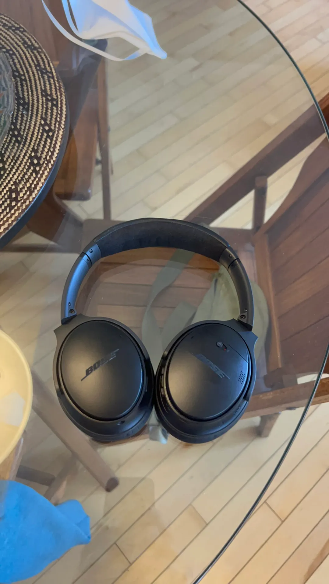 Bose quietcomfort  wireless headphones media