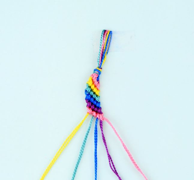 How to Make Friendship Bracelets in 8 Simple Steps – Loveable