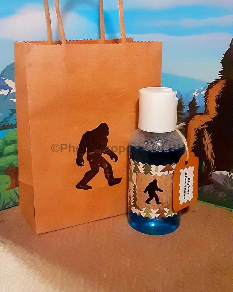  InnoBeta Bigfoot Gifts for Men Women, Sasquatch Gifts