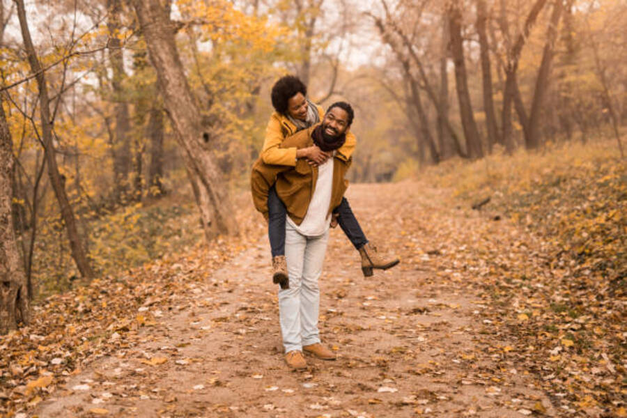 40 Best Fall Date Ideas - Fun Autumn Date Ideas for Couples