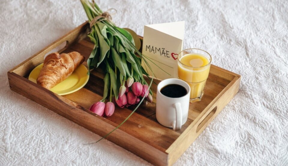 Set up a breakfast date on the bed
