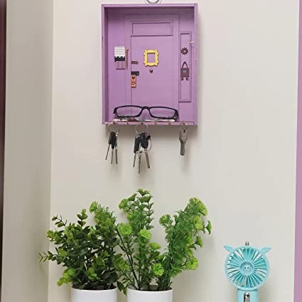 https://storage.googleapis.com/loveable.appspot.com/blog/uploads/2023/03/24002825/Friends-TV-Show-Merchandise-Cute-Key-Holder.jpg