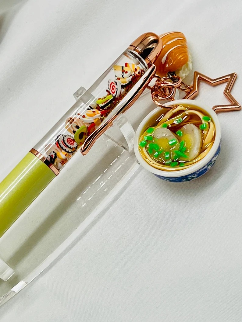 https://storage.googleapis.com/loveable.appspot.com/blog/uploads/2023/03/29002938/Ramen-sushi-lovers-clip-on-float-pen.jpg