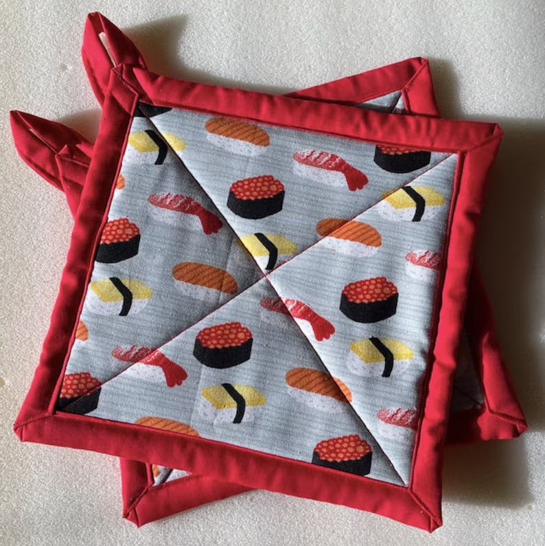 https://storage.googleapis.com/loveable.appspot.com/blog/uploads/2023/03/29102344/Sushi-potholder.jpg