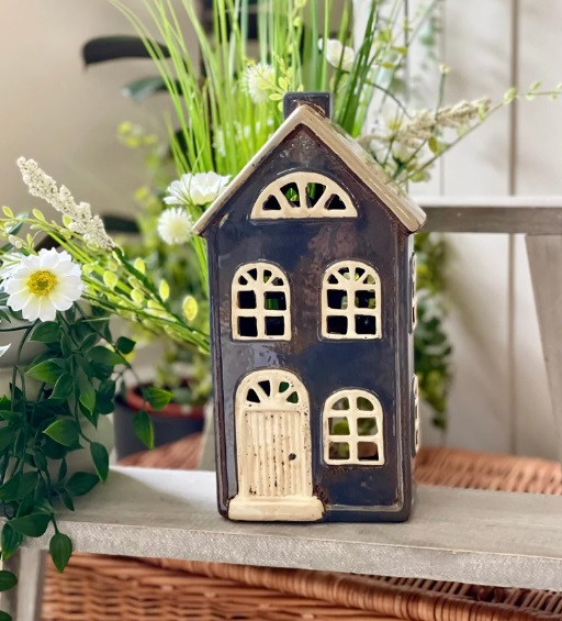 https://storage.googleapis.com/loveable.appspot.com/blog/uploads/2023/05/24182817/Cottage-Candle-Holder.jpg