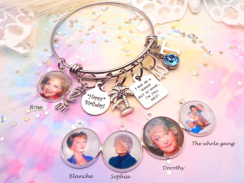 https://storage.googleapis.com/loveable.appspot.com/blog/uploads/2023/06/05093044/Charm-Bracelet.jpg