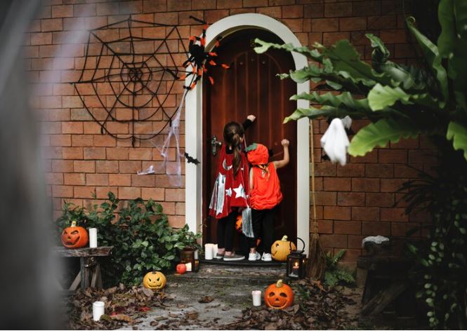 21 Unique DIY Halloween Door Decorations in 2024 – Loveable