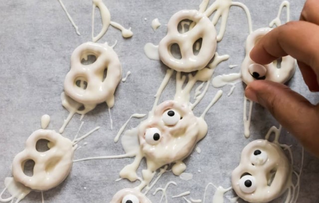 Halloween Pretzels