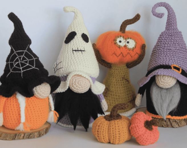 Halloween Crochet Pattern Book: 20 Easy Amirugumi for The Holiday Season