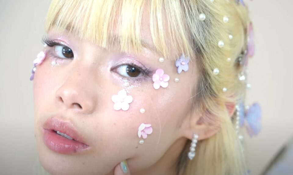 35 Cool Makeup Looks That'll Blow Your Mind : White Fairy Graphic