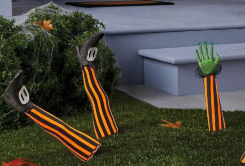 outdoor halloween decoration