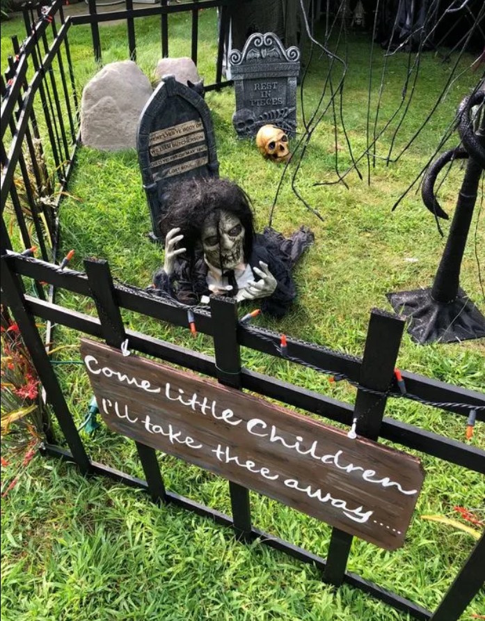 outdoor halloween decoration